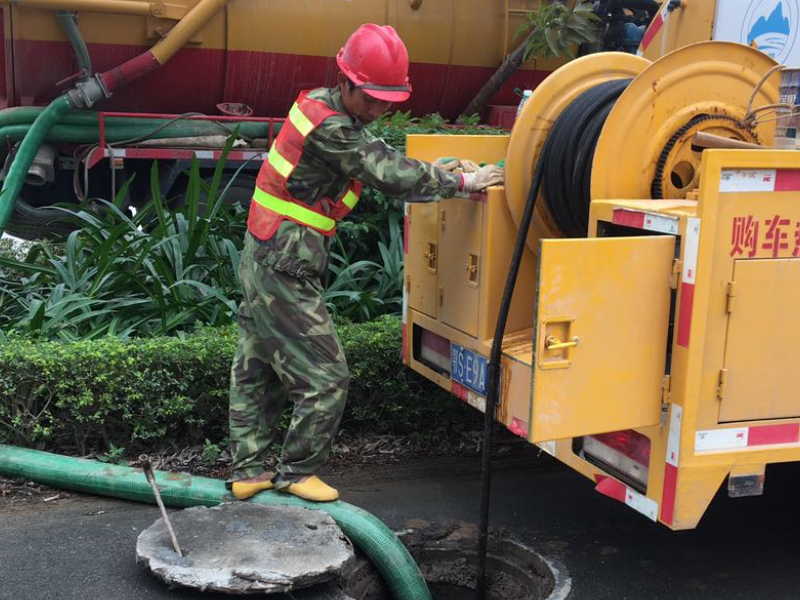 龙岗区专业化粪池清理、清洗污水管道、生化池、抽粪